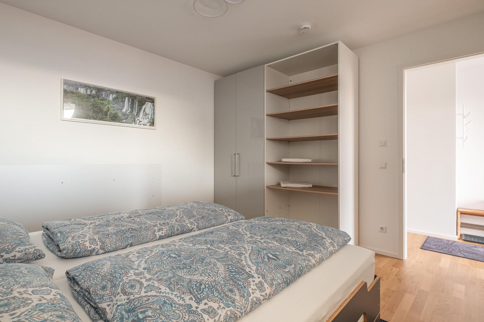 Schlafzimmer 1...