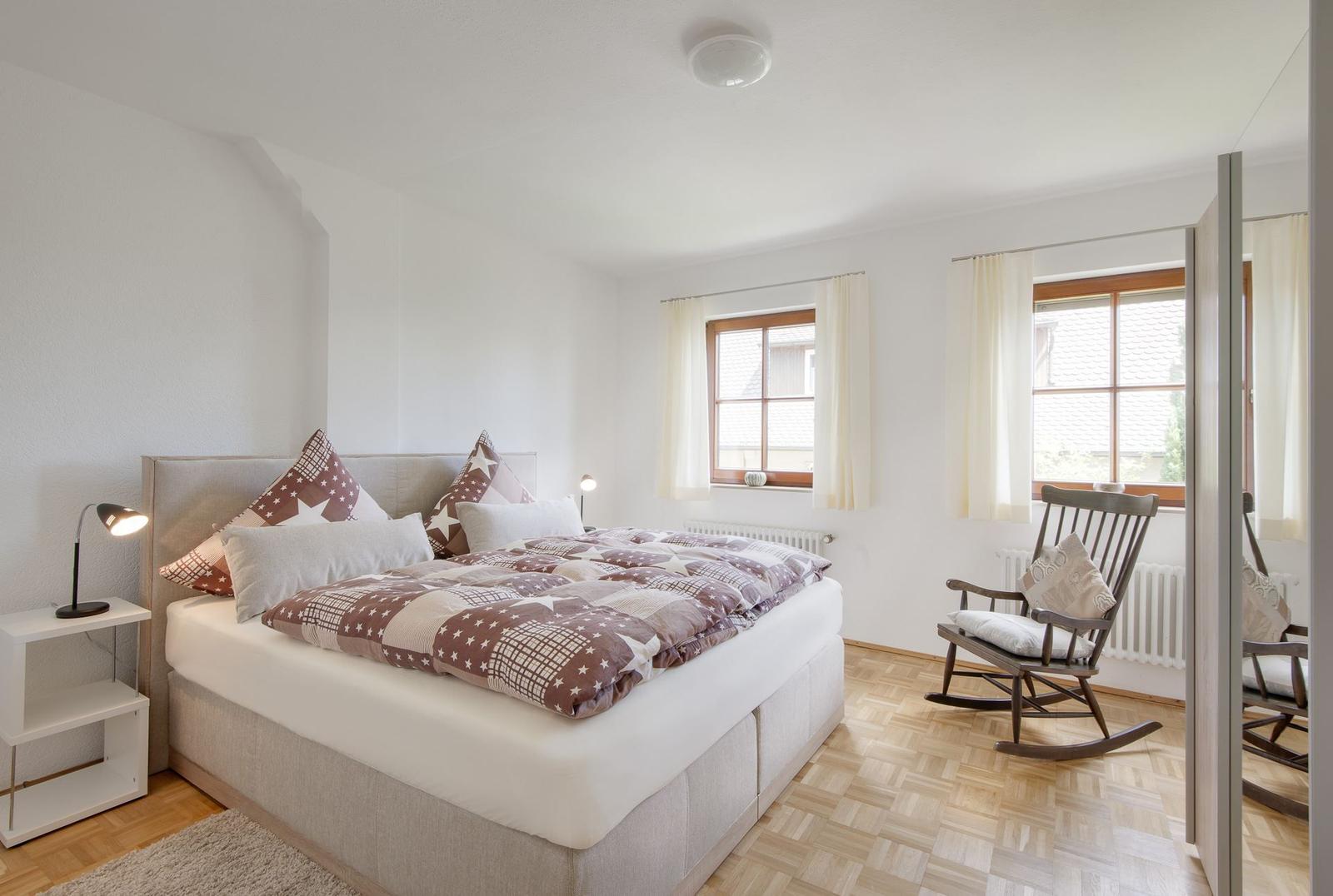 Schlafzimmer 1...