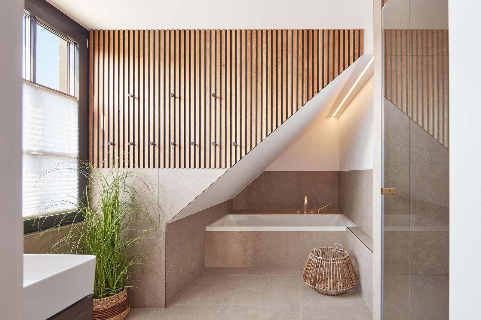 Badezimmer mit Badewanne...