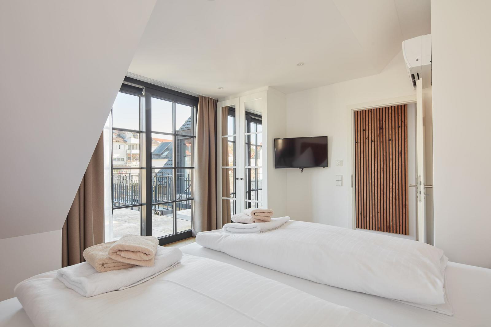 Schlafzimmer 1...