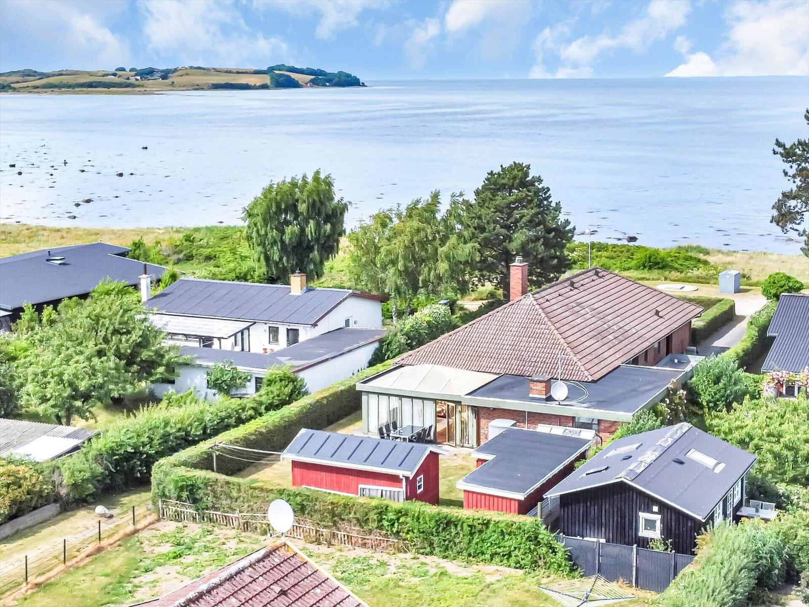 House with sea view and green gardens
