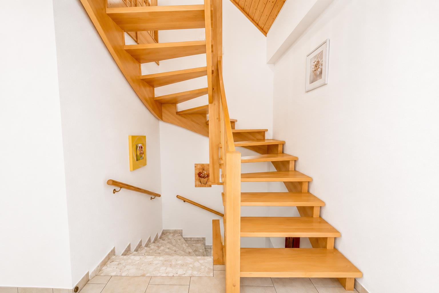Treppe zum Dachgeschoß...