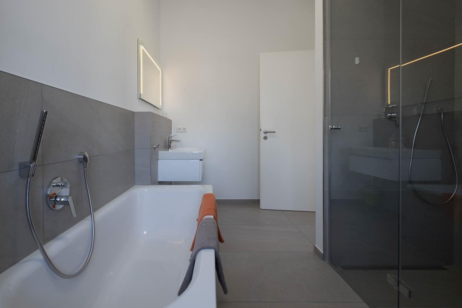 Badezimmer 1...