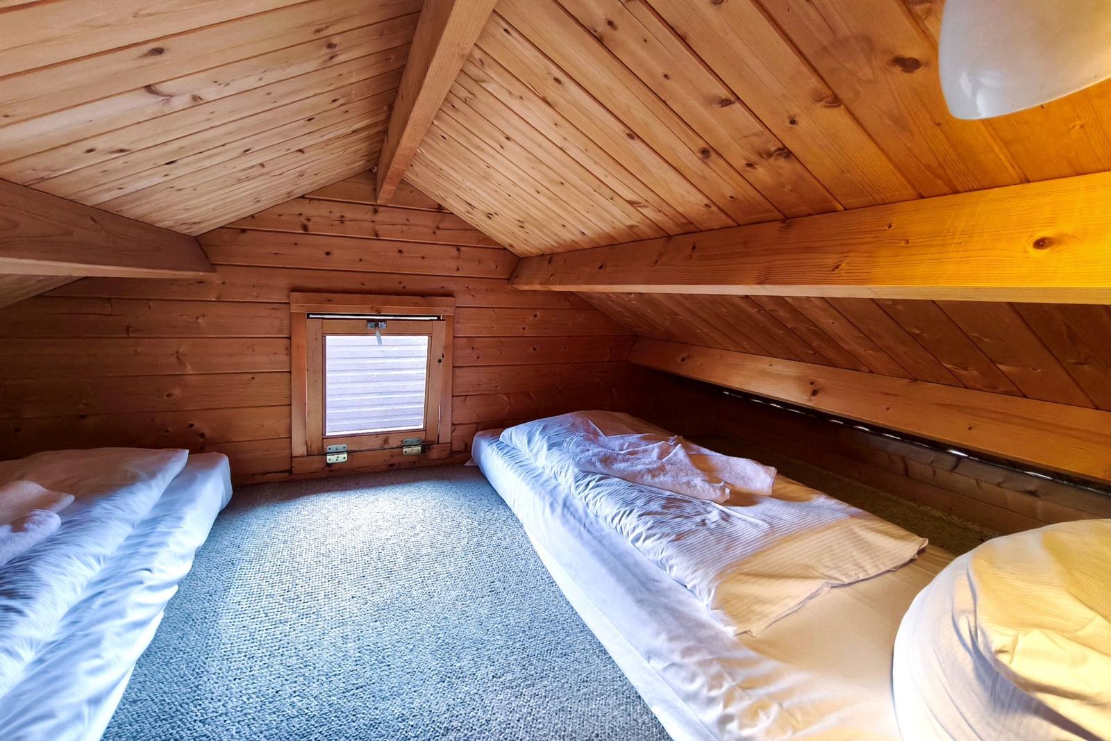 Schlafboden mit freundlicher Atmosphäre und viel Tageslicht auf der Insel Usedom