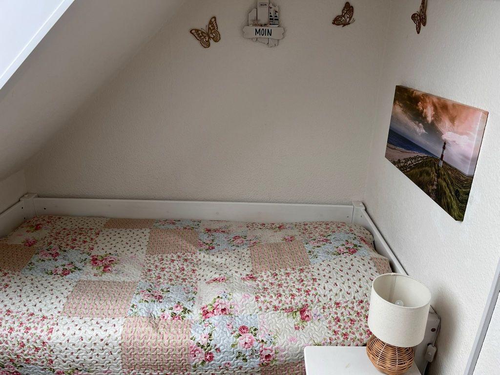 Gästezimmer mit einem bequemen Einzelbett 190 cm mal 90 cm