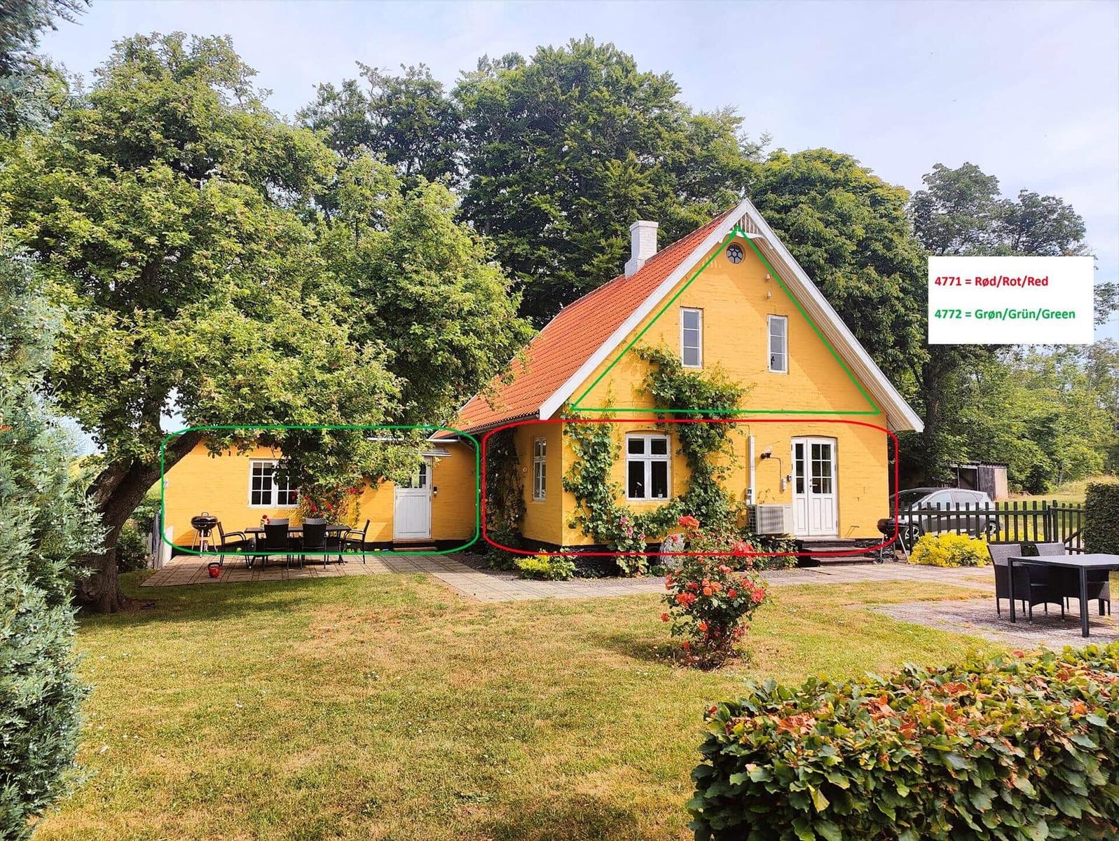 Gelbes Haus mit Terrasse und Garten. Weiße Fenster und Tür. Grün und Rot markiert.