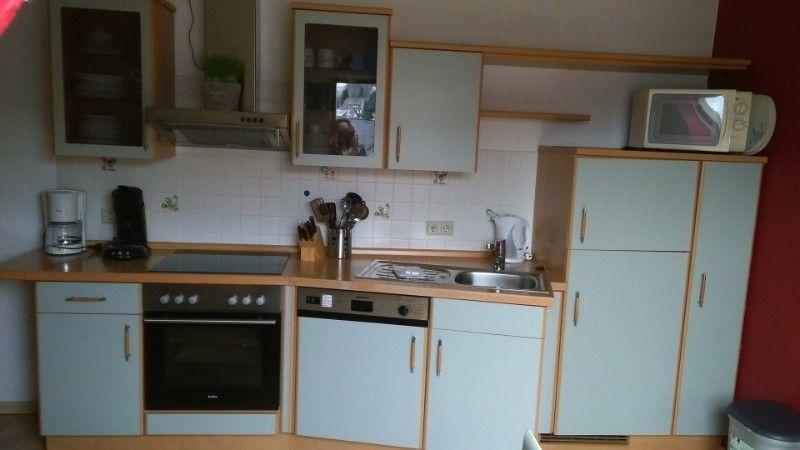 Komplett ausgestattete Küche mit Spülmaschine, Kühlschrank mit Gefrierfach, Elektroherd mit Cerankochfeld, Wasserkocher, Padmaschine,...
