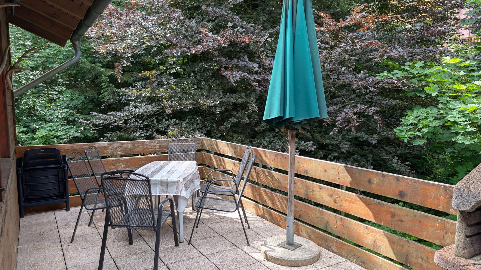 Hochterrasse mit Großflächiger Sitzmöglichkeit