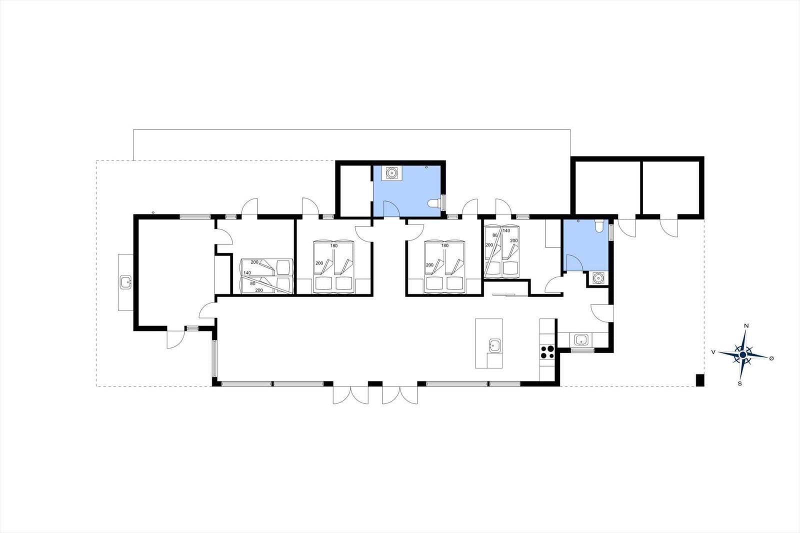 Dieses Grundriss zeigt eine Wohnung mit drei Schlafzimmern, Küche und zwei Bädern.