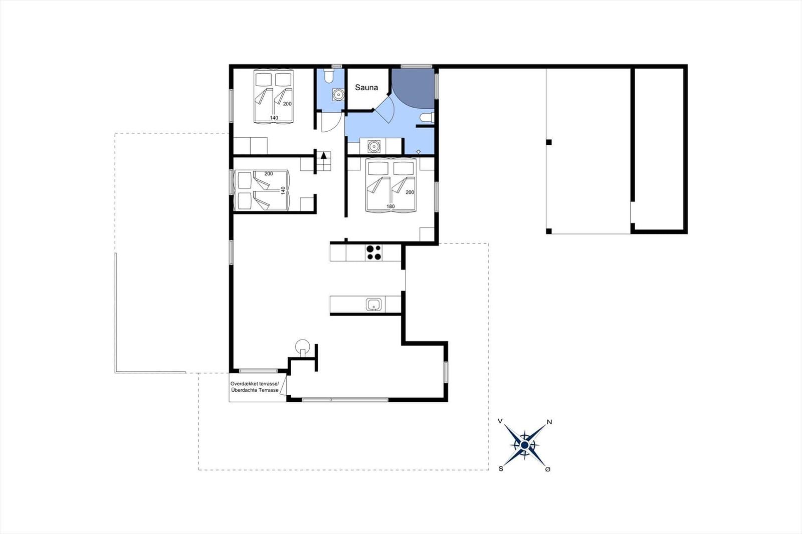 Dieses Grundrissbild zeigt eine Wohnung mit Sauna, drei Schlafzimmern und einer überdachten Terrasse.