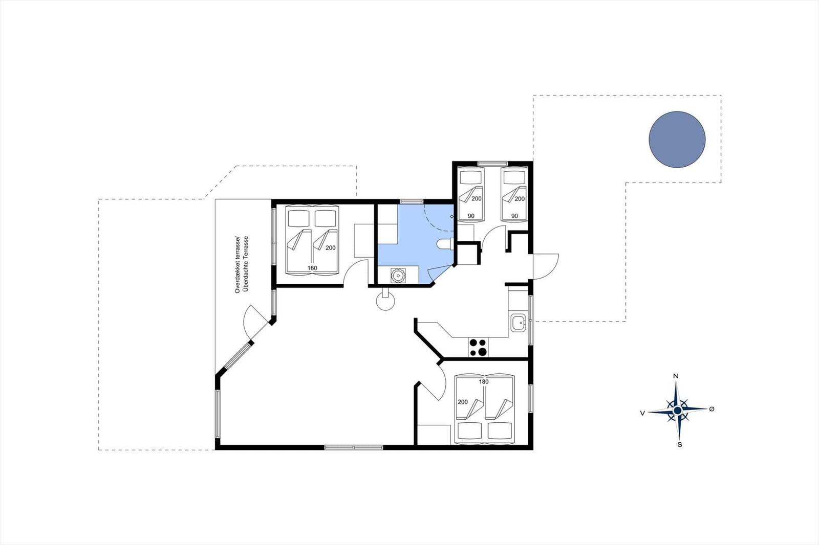 Wohnung mit drei Schlafzimmern, Küche und überdachter Terrasse.
