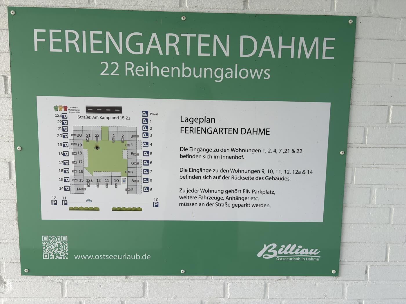 Schild mit Lageplan und Parkplatzinformationen für Feriengarten Dahme.