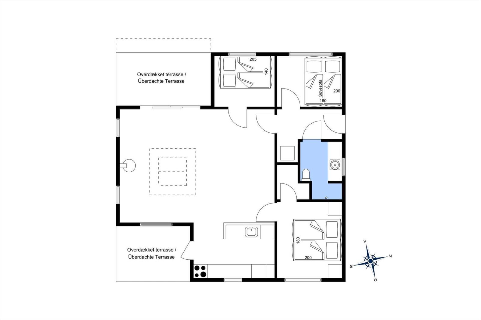 Wohnung mit zwei Schlafzimmern, Küche und überdachter Terrasse.