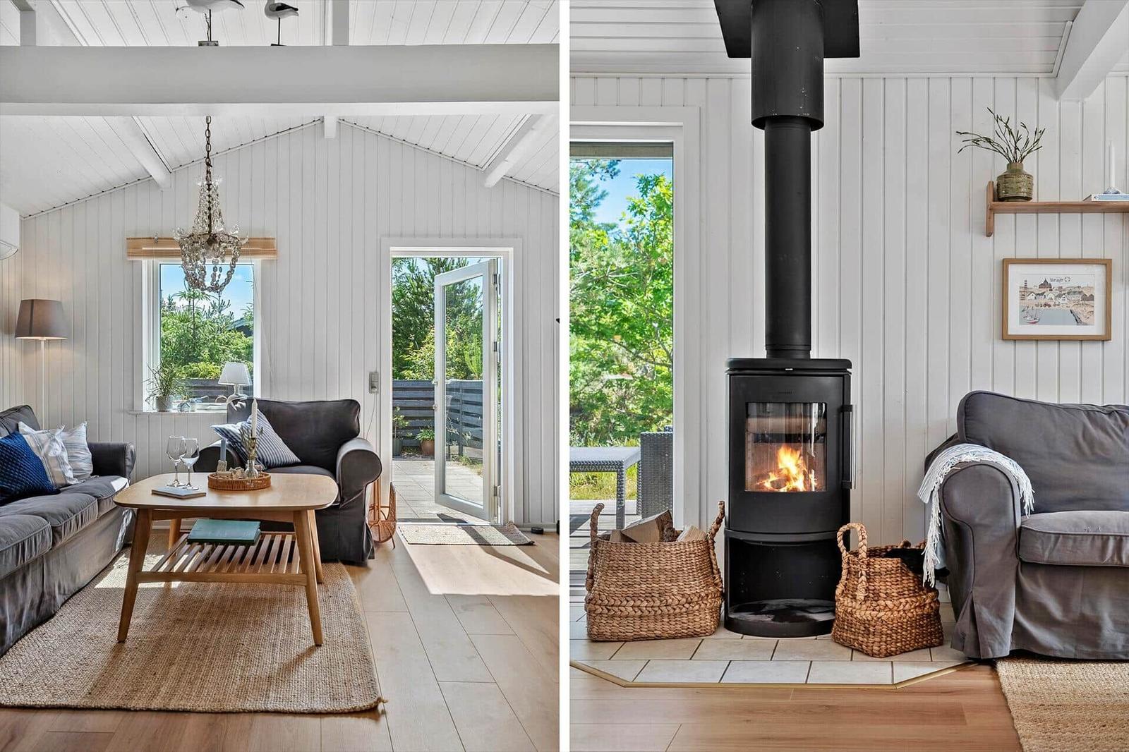 Wohnzimmer mit Kamin, Sofa und Blick auf Garten