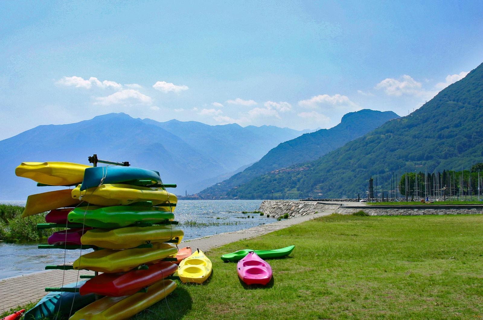 Kanufahrten auf dem See genießen