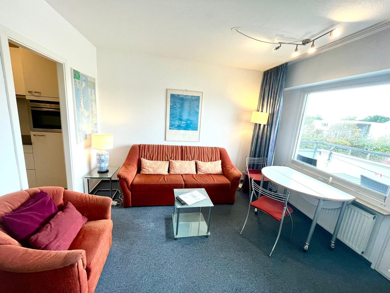 Wohnzimmer mit Sitzecke / Schlafcouch für 1 Person