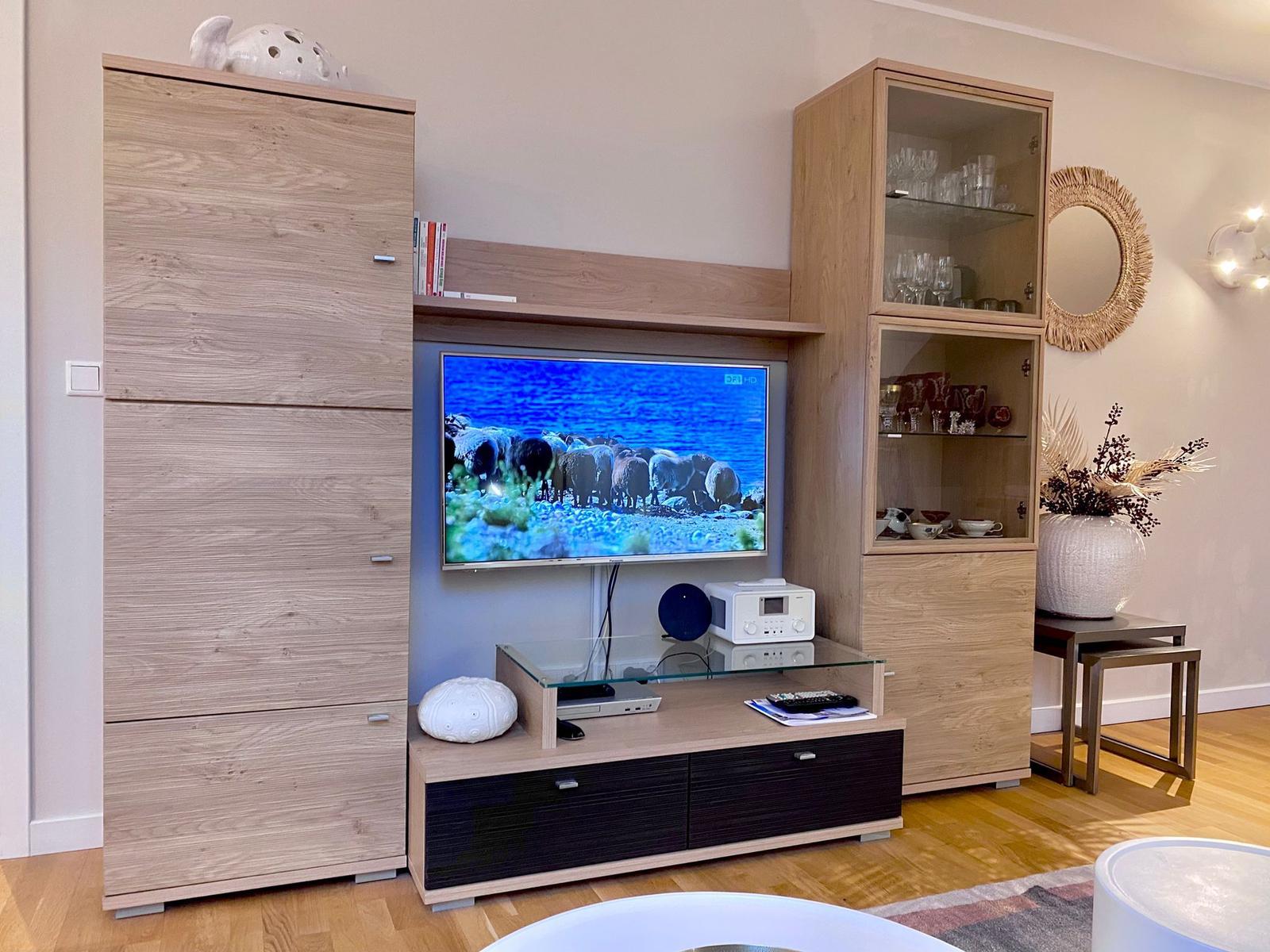 Wohnzimmer mit Fernseher