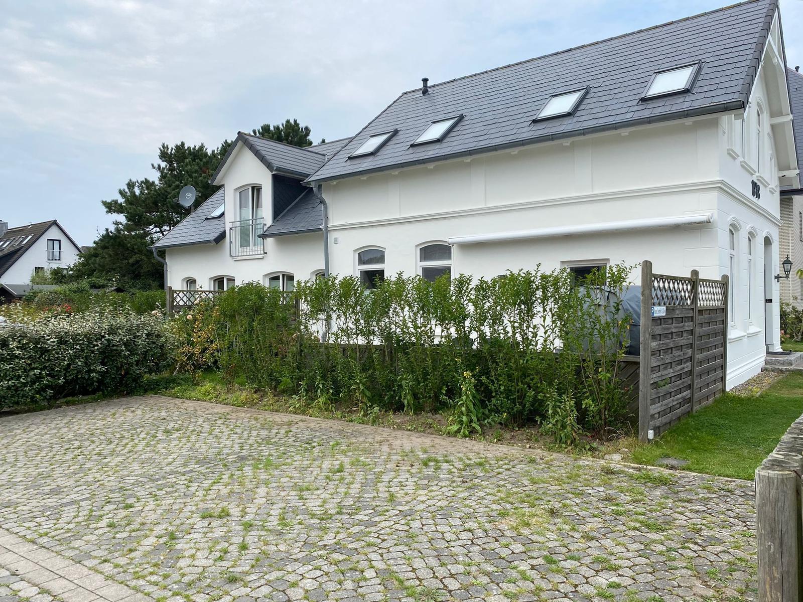 Hausansicht vom Parkplatz