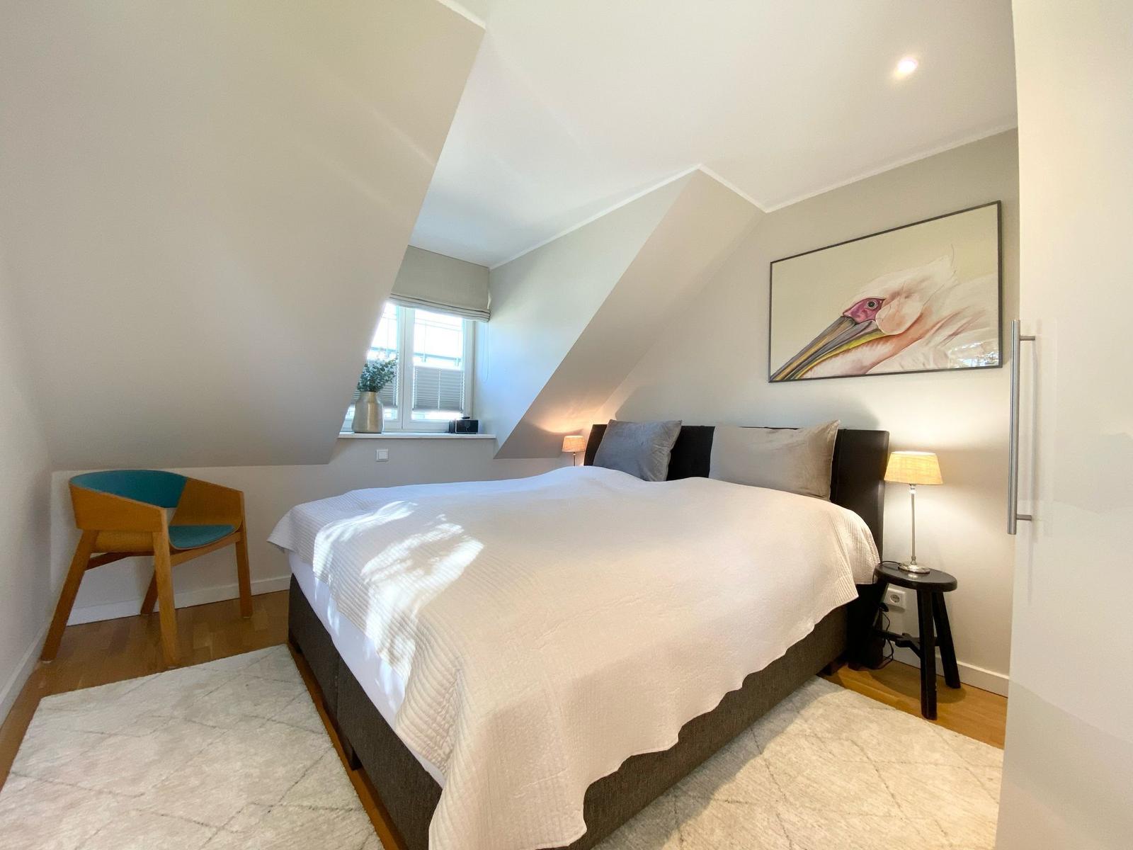Schlafzimmer mit Doppelbett