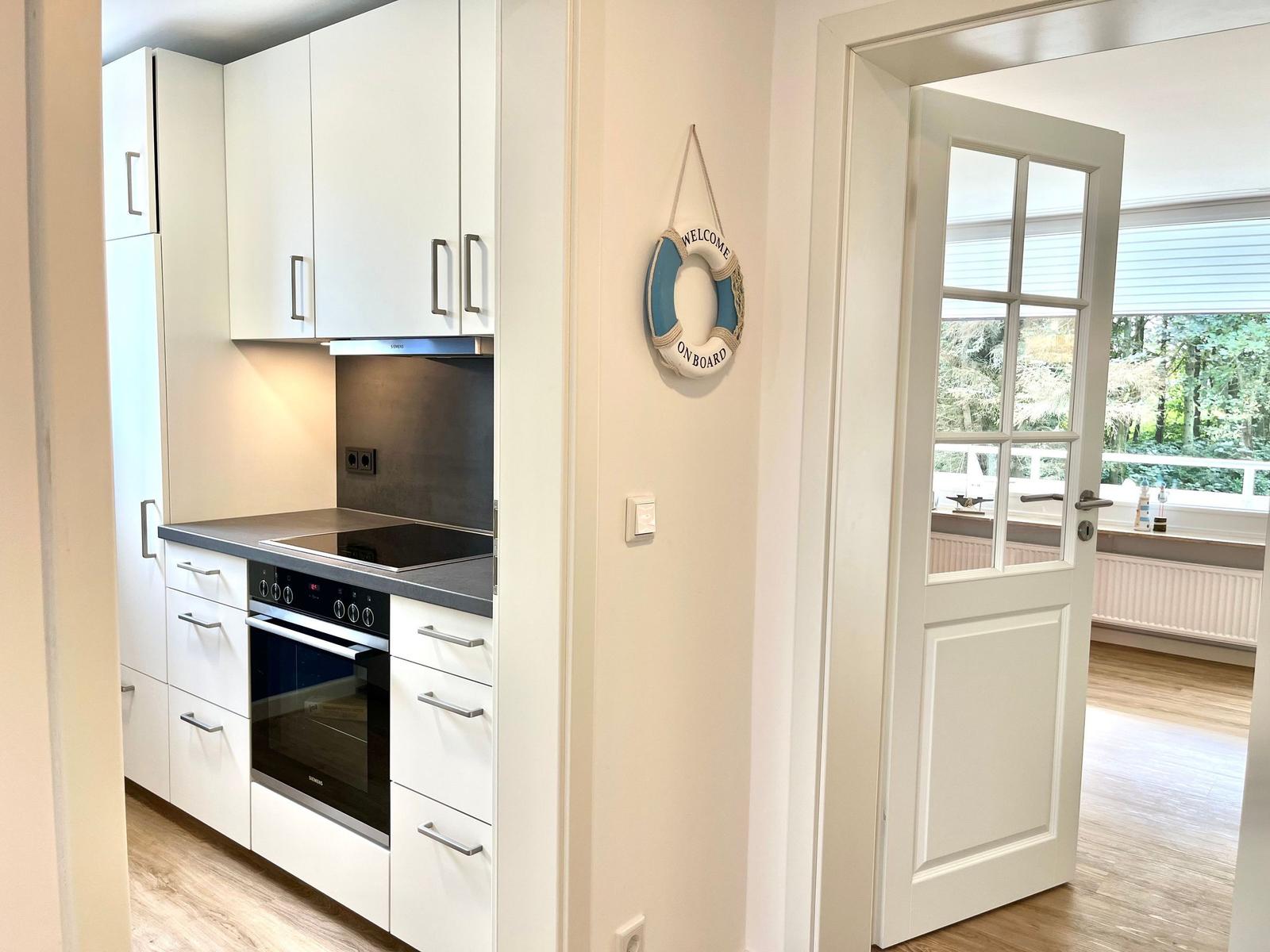 Moderne Küche mit Einbaugeräten