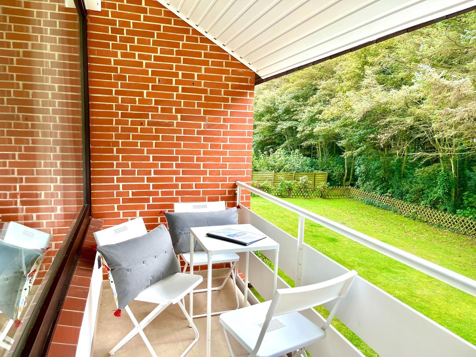 Balkon mit Blick auf den Garten
