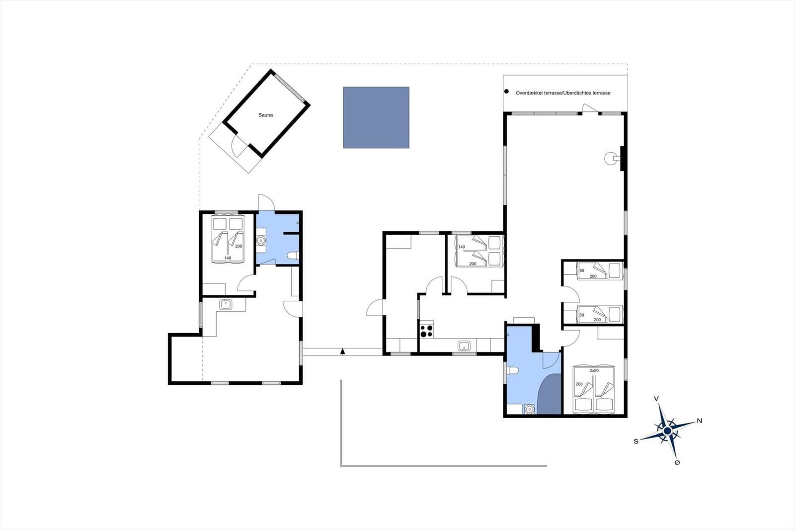 Wohnung mit Sauna, überdachter Terrasse und mehreren Schlafzimmern.