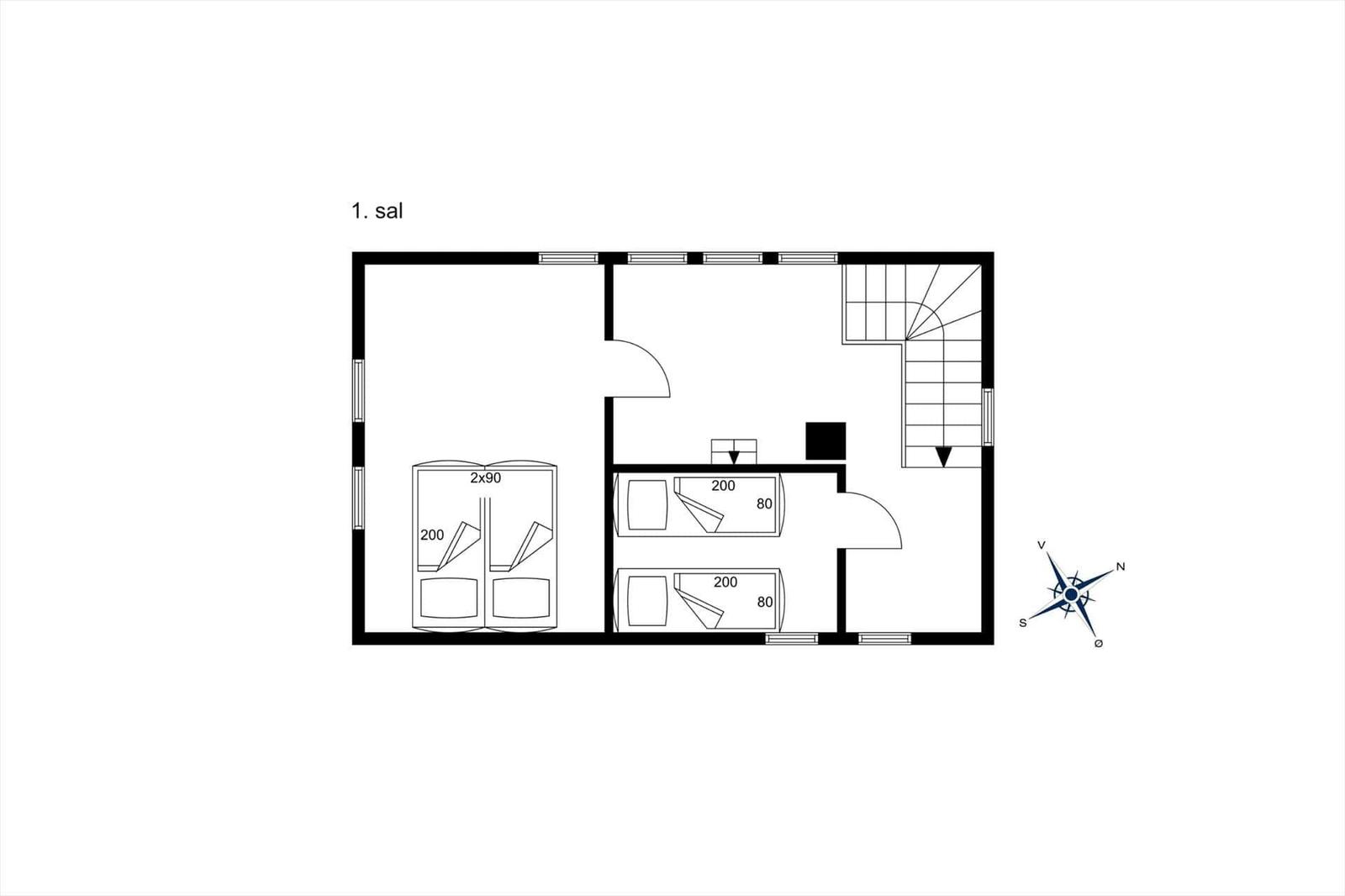 Erdgeschossplan mit zwei Schlafzimmern, Bad und Treppe zur oberen Etage.
