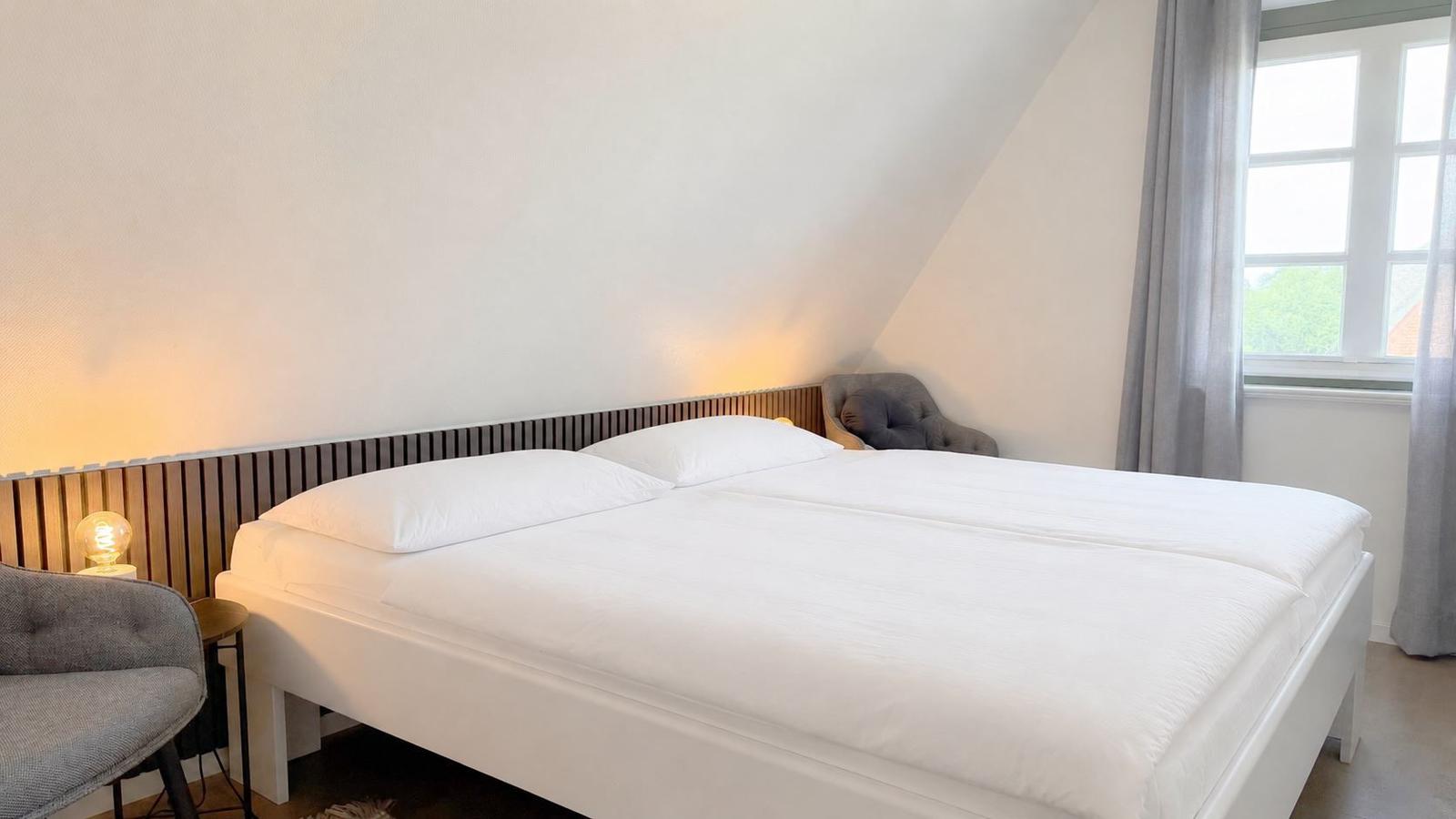 Schlafzimmer 1...