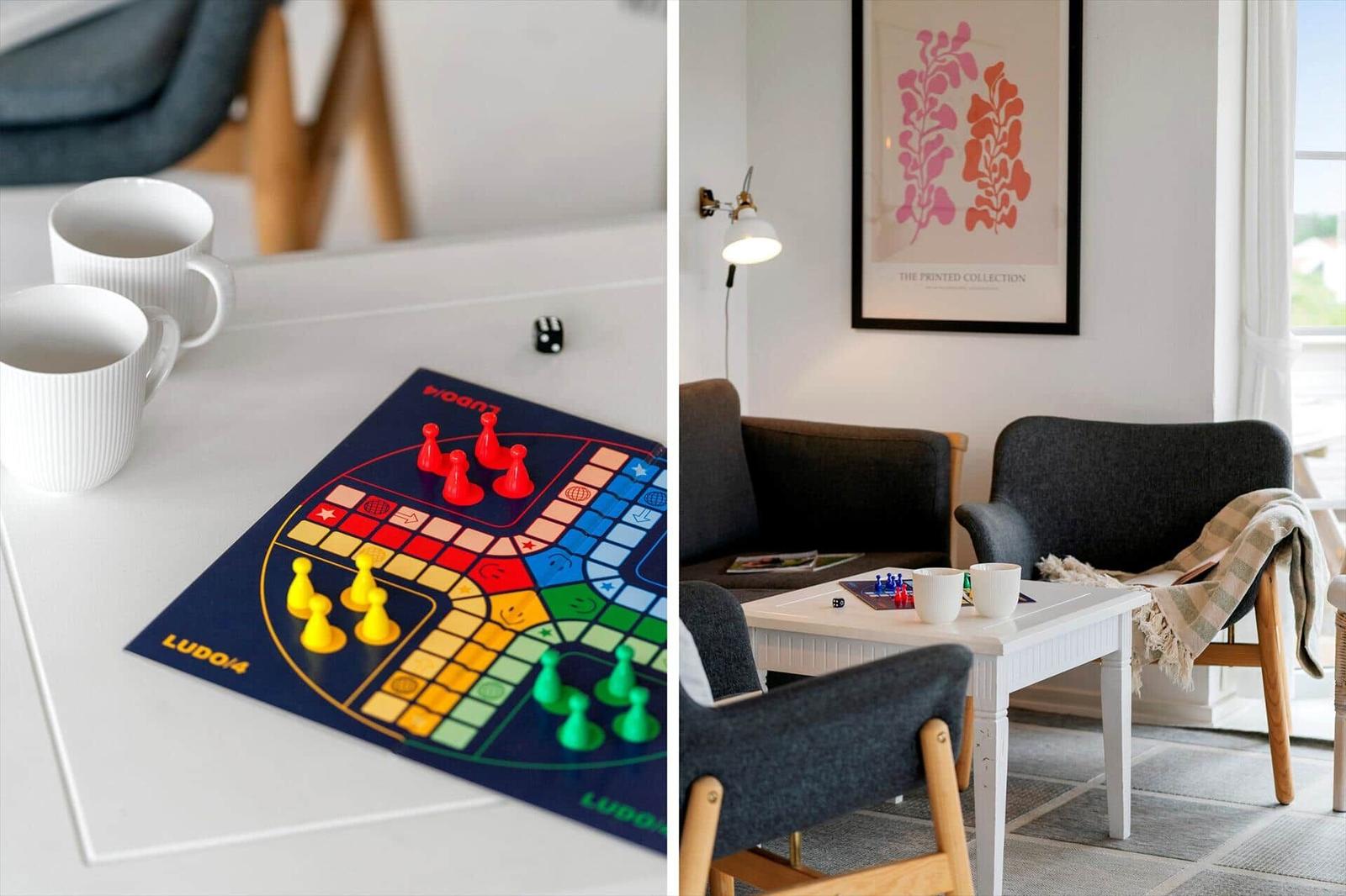 Ludo-Spiel auf Tisch mit zwei Tassen und Stuhl im Hintergrund