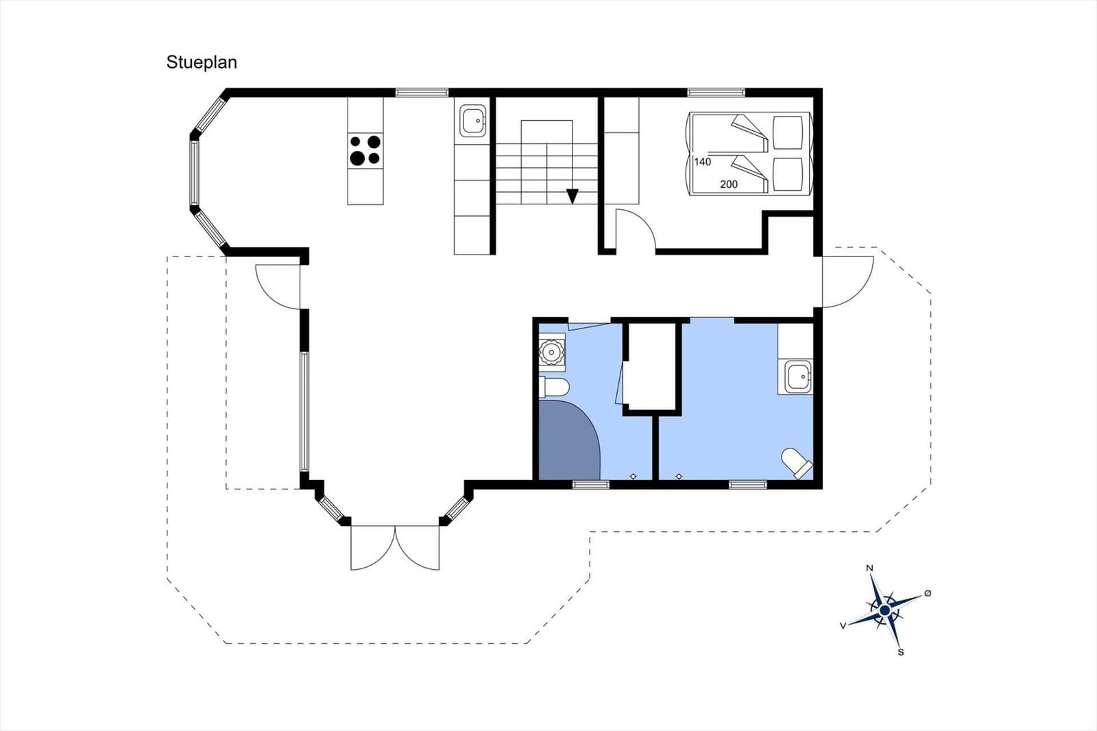 Stueplan zeigt Küche, Bad, Schlafzimmer und Wohnbereich mit Ausgang.