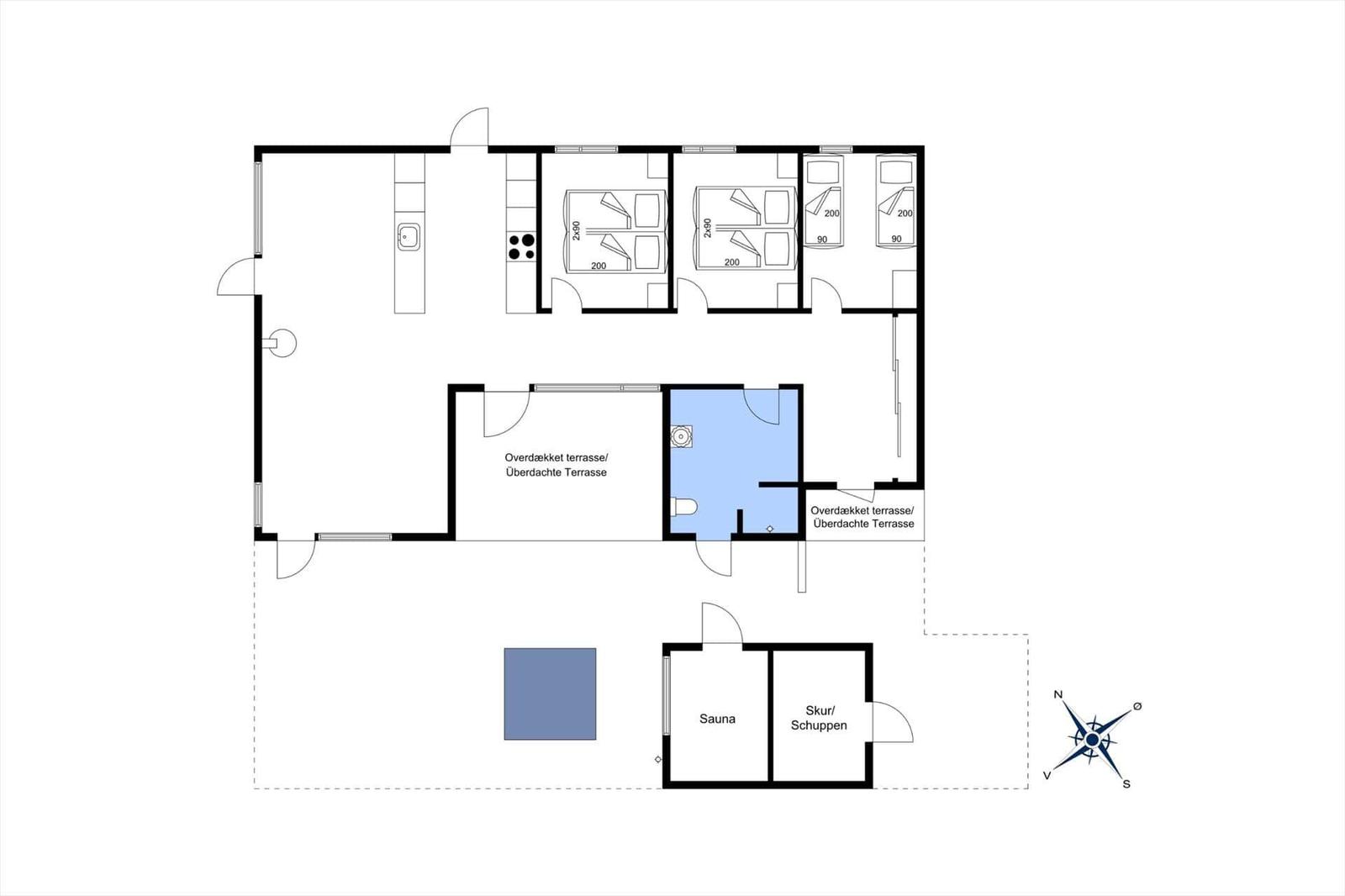 Funktionaler Grundriss mit Schlafzimmern, Küche, Sauna und überdachter Terrasse.