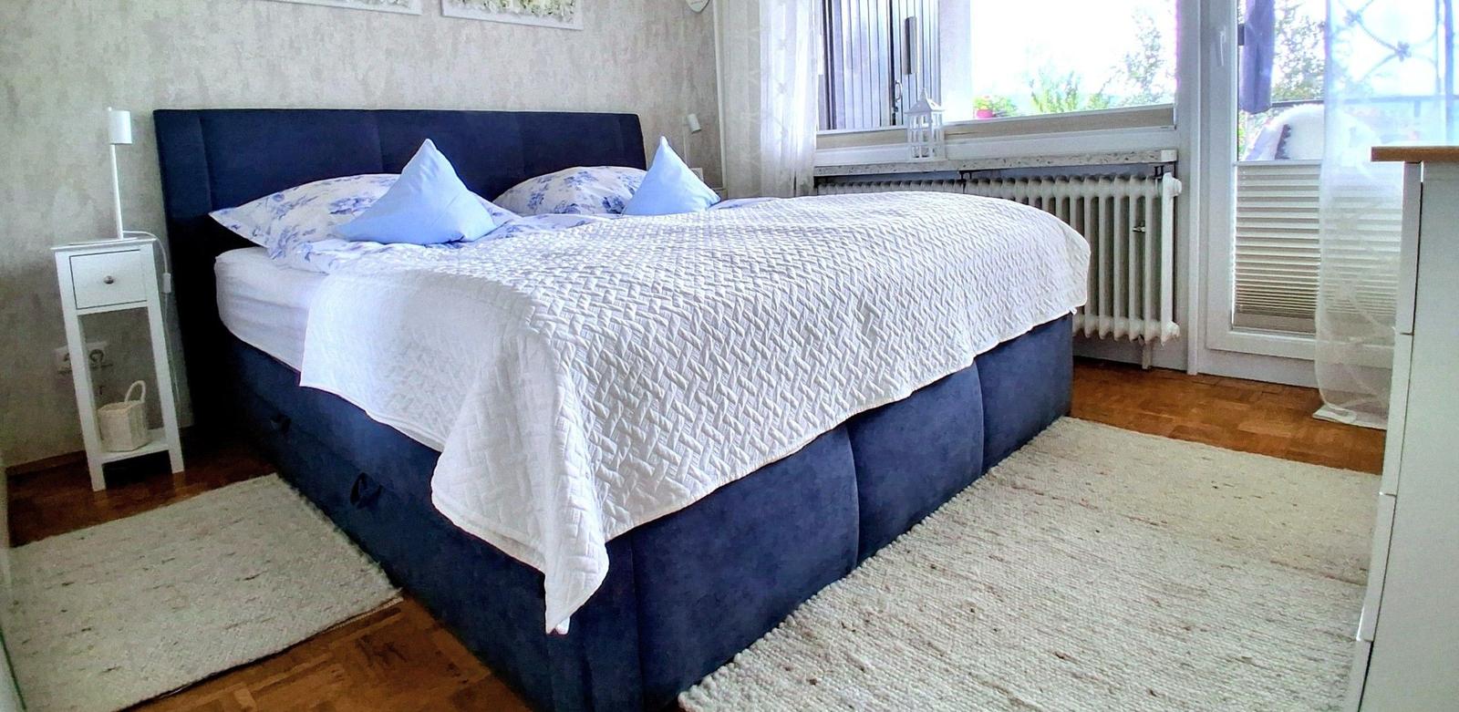 Boxspringbett 180x200 mit durchgehendem Topper