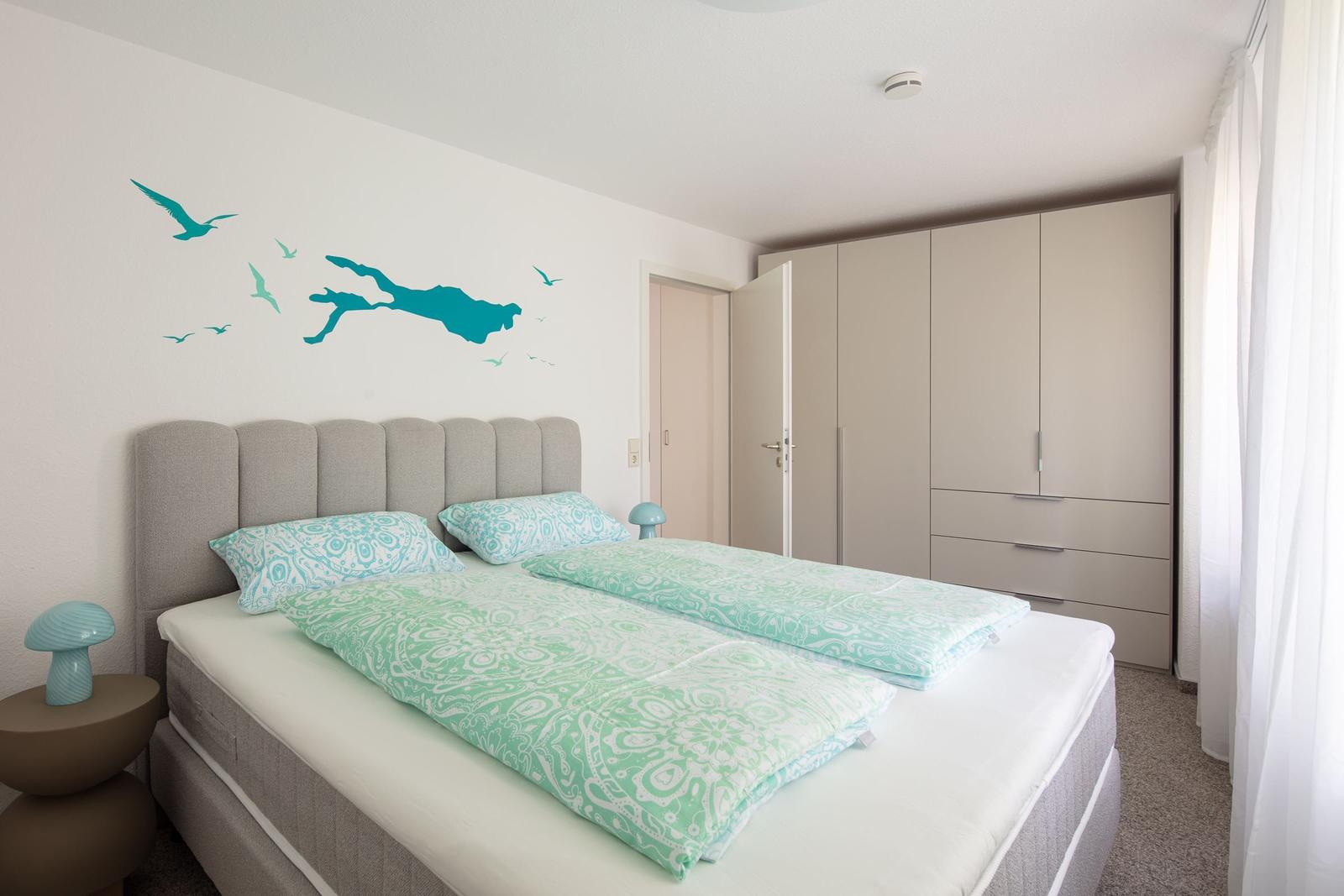 Schlafzimmer 1...