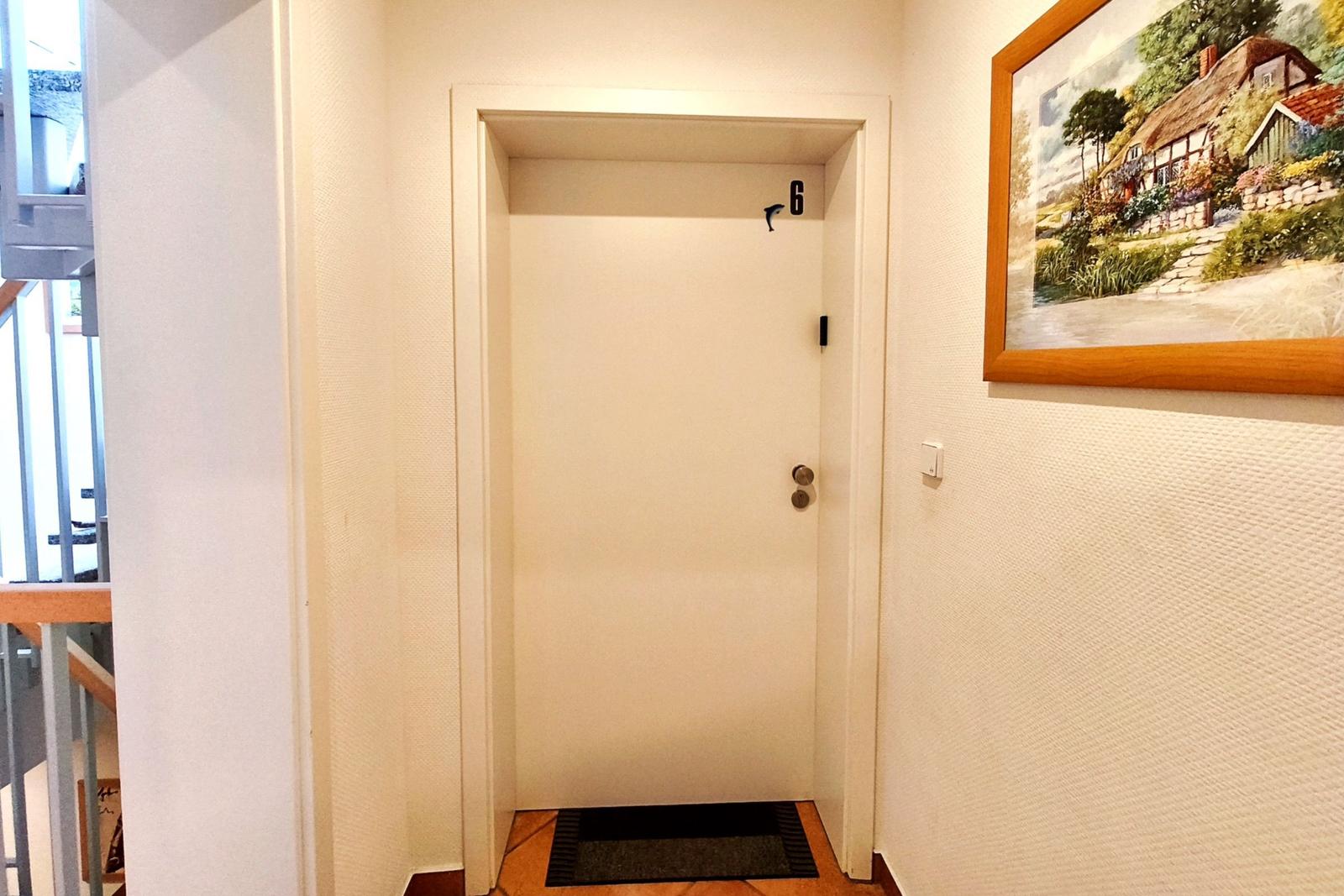 Zweckmäßiger Eingangsbereich mit ausreichend Platz für Ihre Garderobe