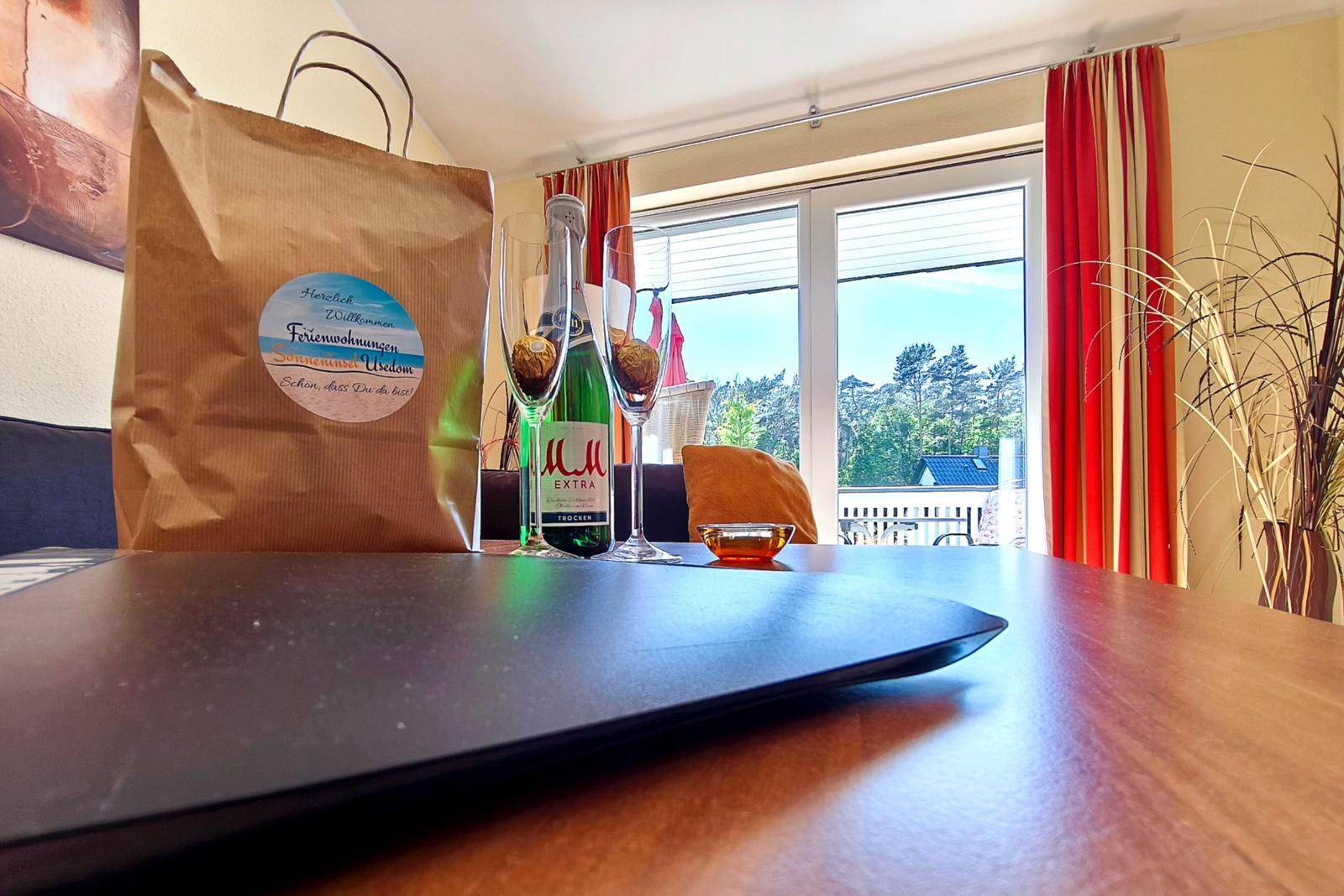 Liebevoll gedeckter Tisch für ein herzliches Willkommen auf Usedom