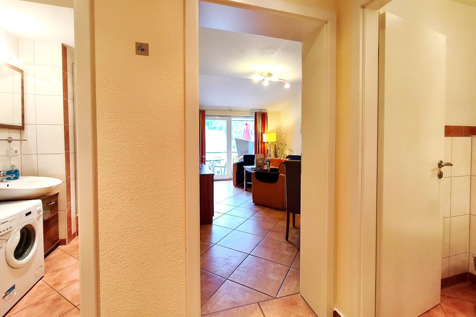 Haupteingang der Ferienwohnung Arielle mit Blick in den Flur