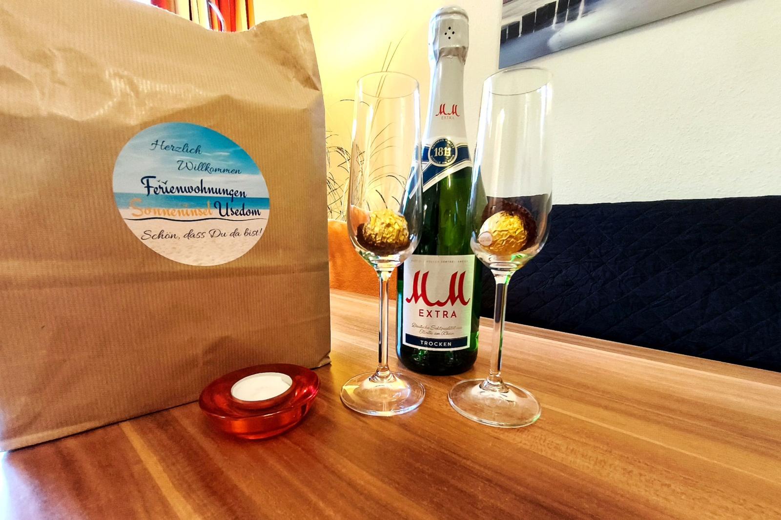 Herzlicher Willkommensgruß mit Sekt für Ihren Traumurlaub auf Usedom