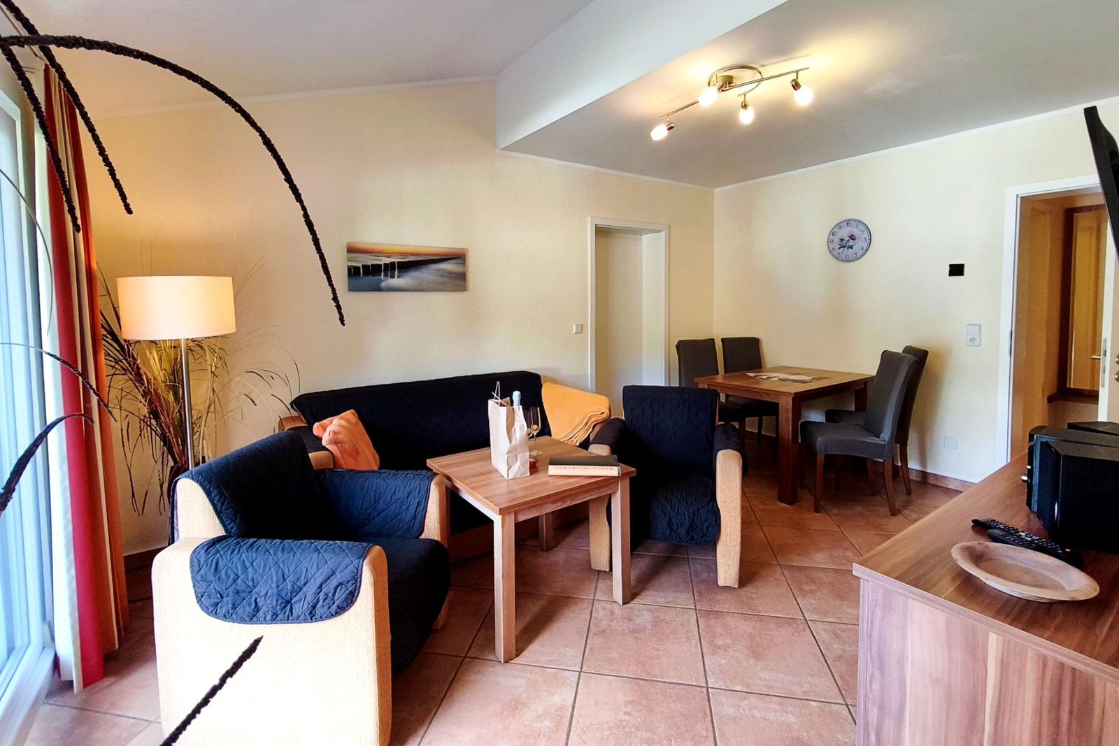 Offener Wohnbereich mit harmonischer Raumeinteilung in der Ferienwohnung Arielle