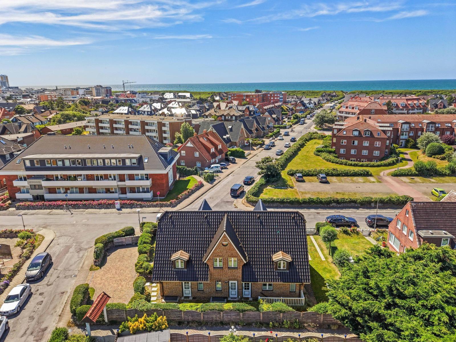 Haus mit Garten und Blick aufs Meer