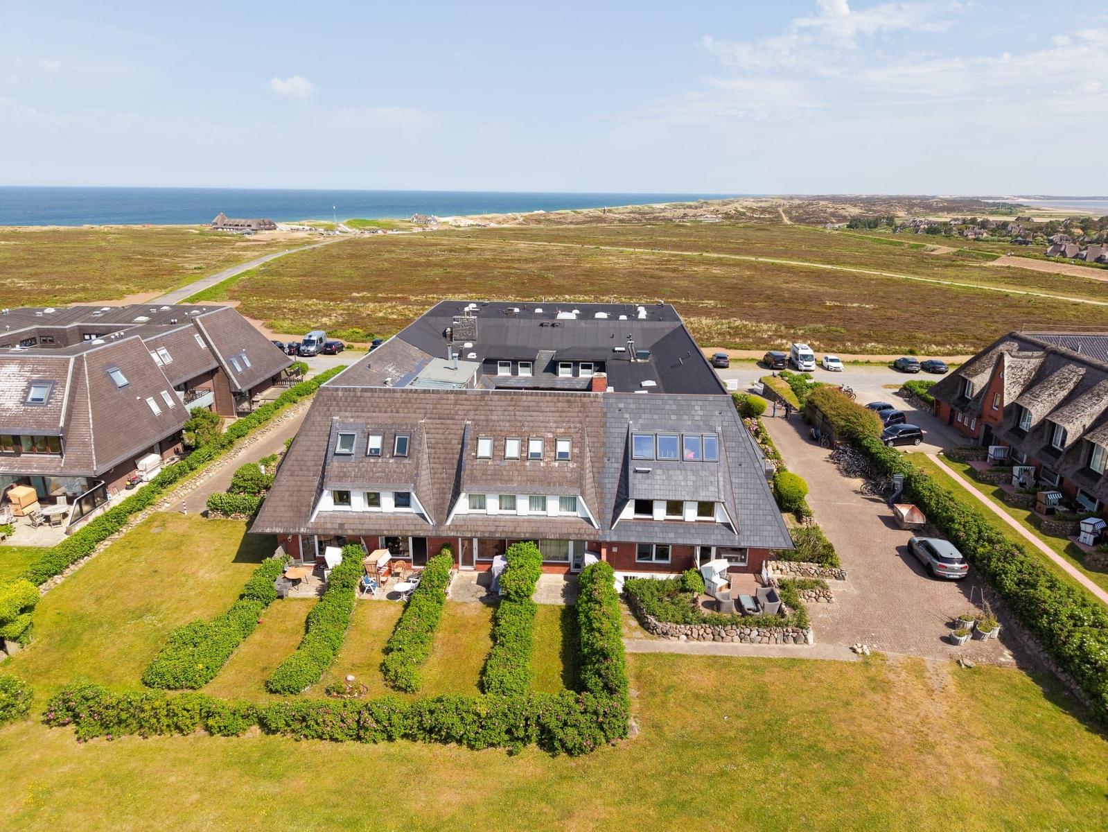 Haus mit Garten und Blick aufs Meer