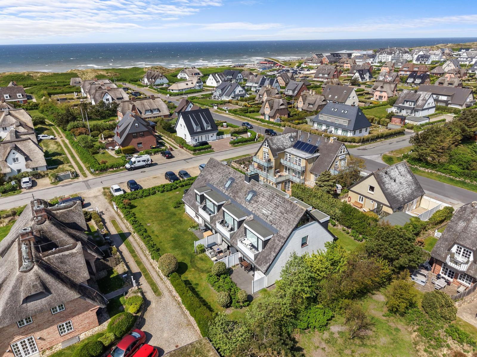 Haus mit Garten und Blick auf das Meer