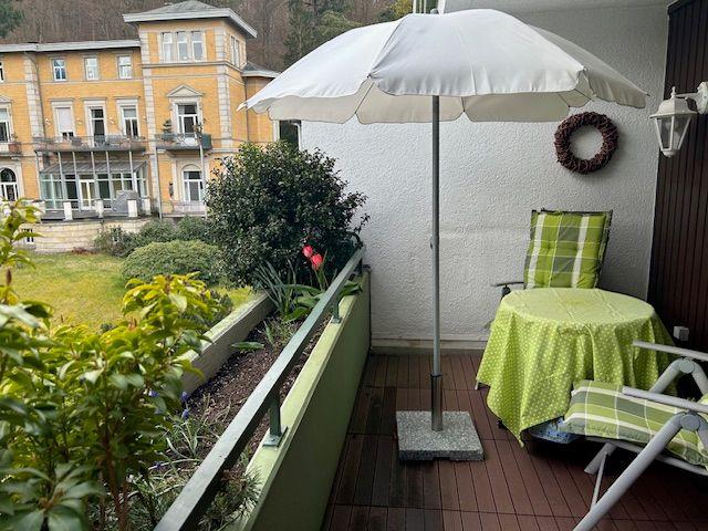 Süd-Balkon mit Möblierung