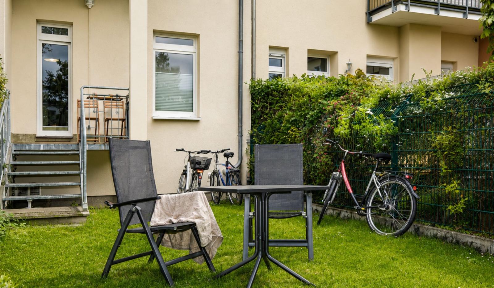 Terrasse mit Garten