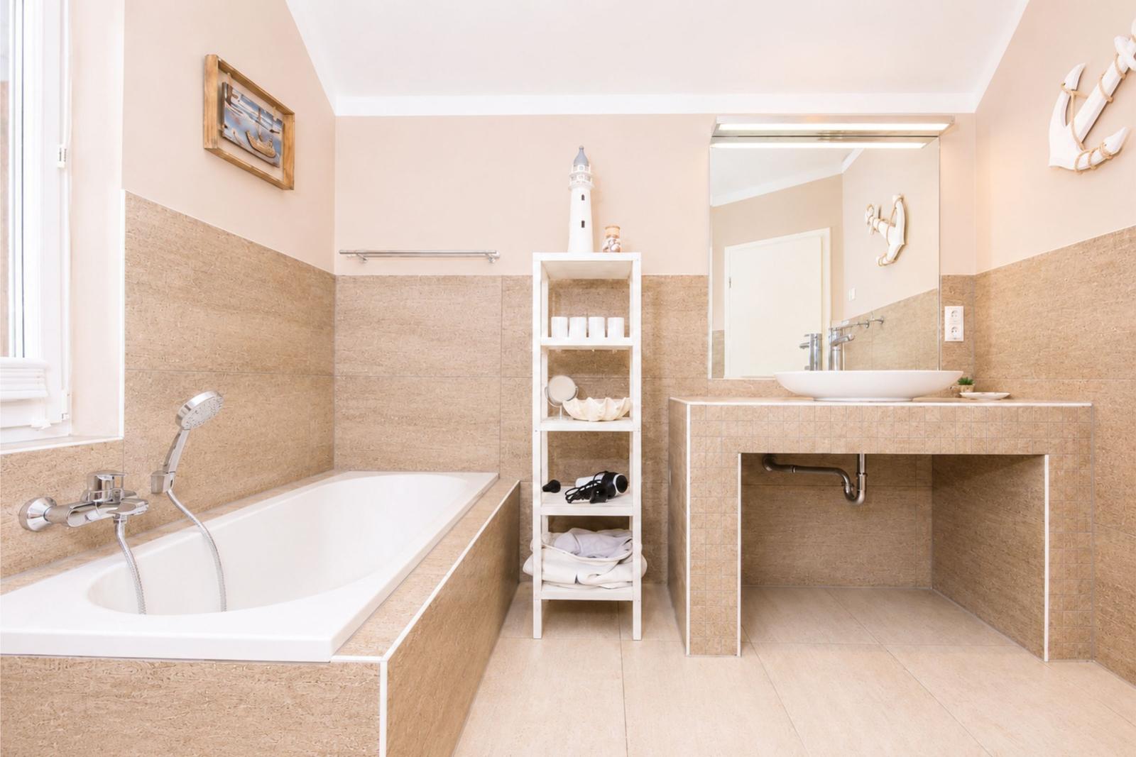 Bad mit Badewanne