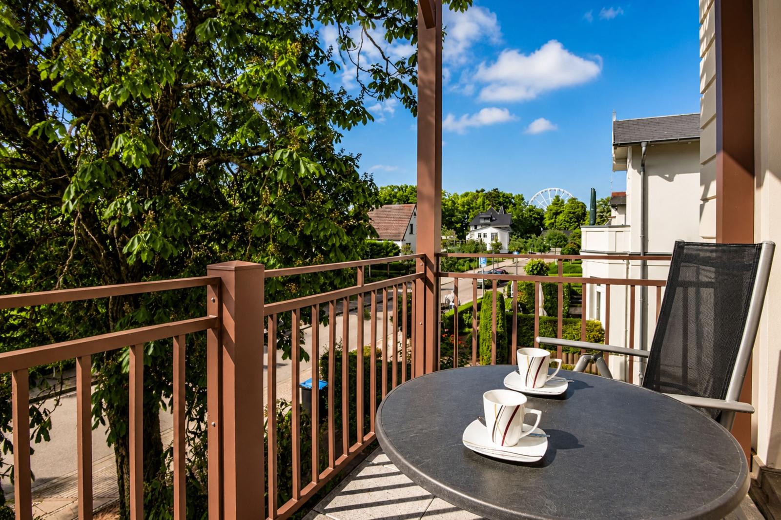 Balkon mit Gartenmöbeln
