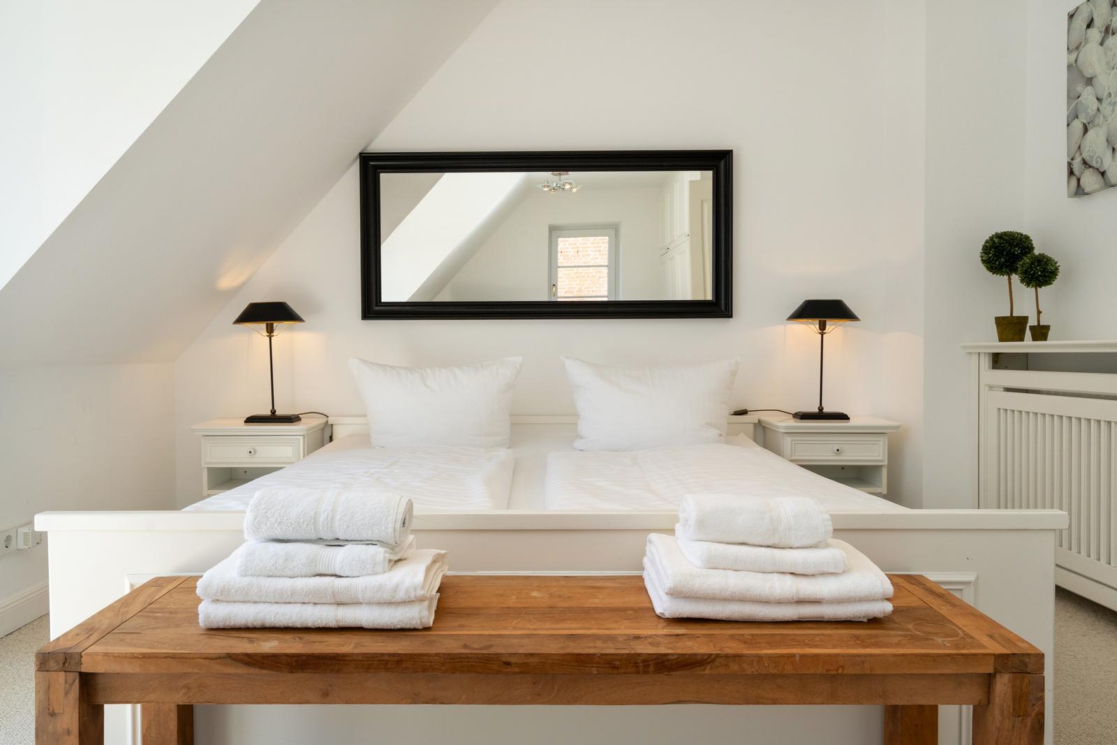 Doppelschlafzimmer (180x200 cm) 1.OG