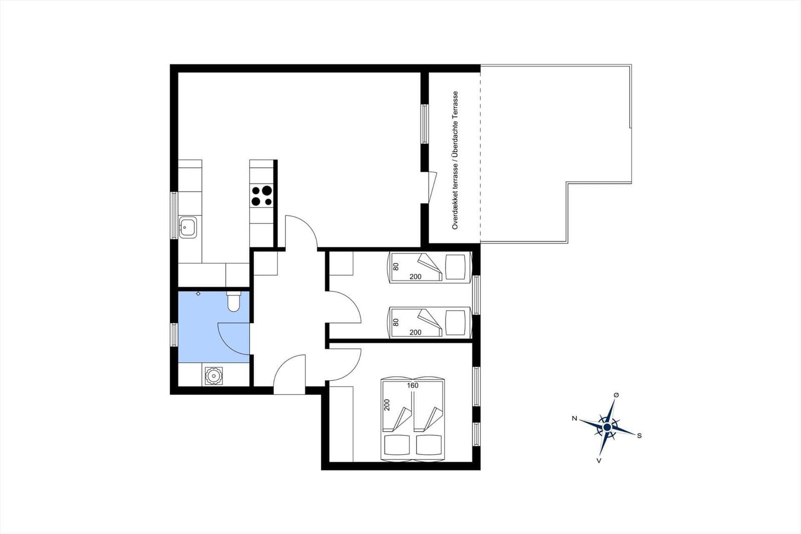 Wohnung mit drei Schlafzimmern, Küche und überdachter Terrasse.