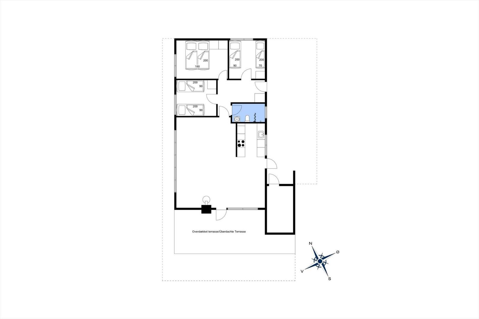 Apartment with four bedrooms, kitchen, and covered terrace. Room layout with measurements.