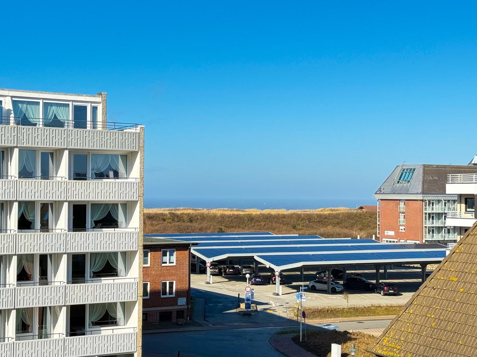 From the terrace, you can see the beach and the sea.