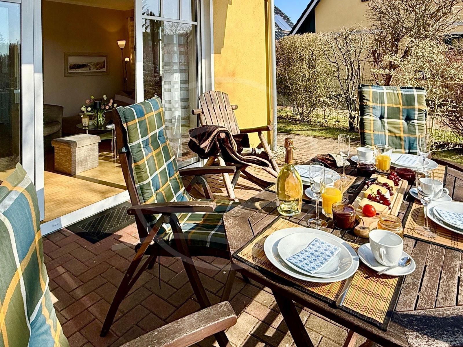 möblierte Südterrasse